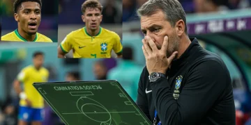 Treinador da Seleção Brasileira pensativo diante de um quadro tático, com imagens de jogadores lesionados ao fundo, simbolizando o desafio de planejamento para a Copa de 2026.